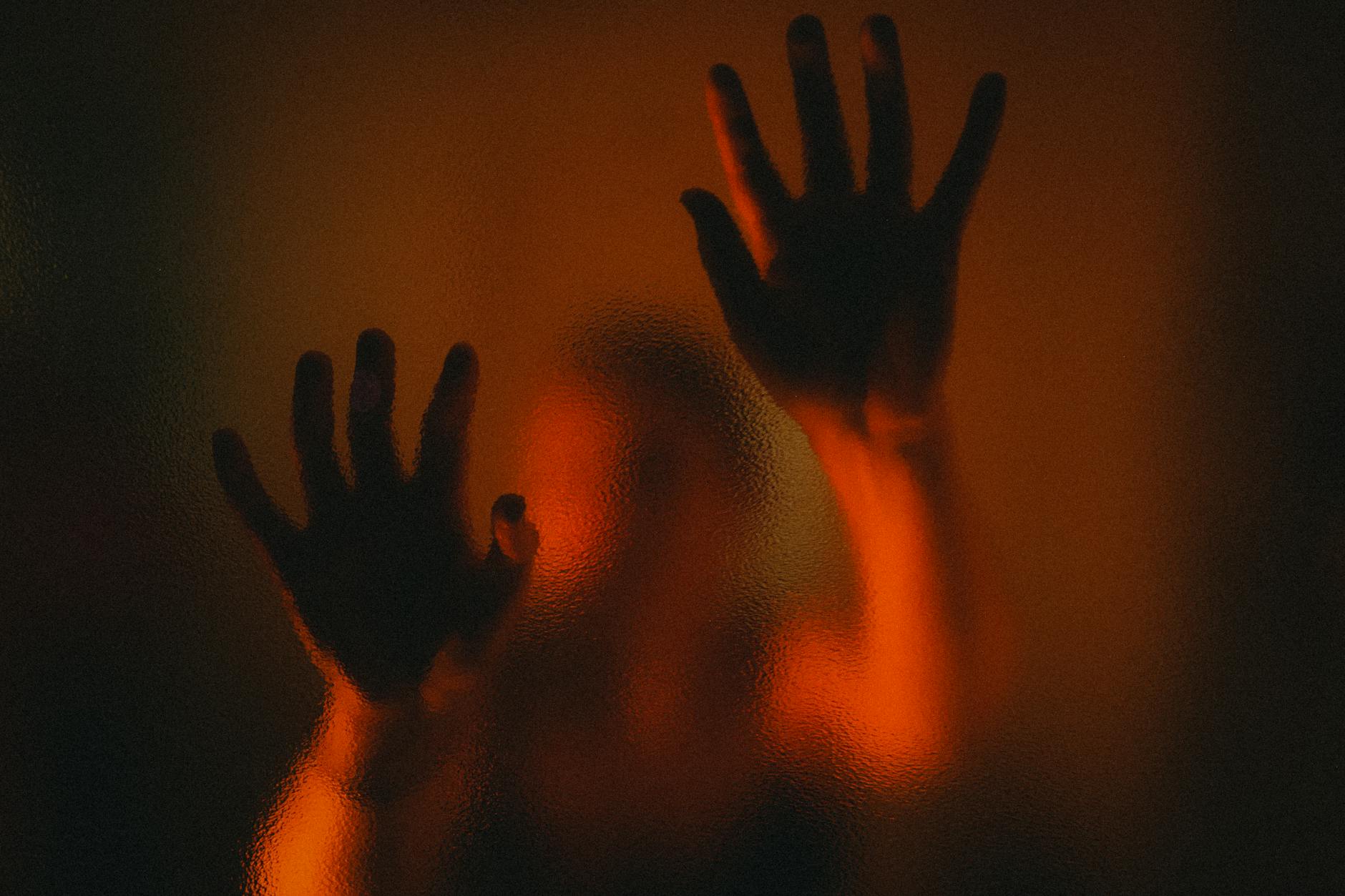 Érzelmi hűtőszekrény: Miért nem tudunk kilépni a komfortzónánkból, ha a biztonságunk igazából börtön?