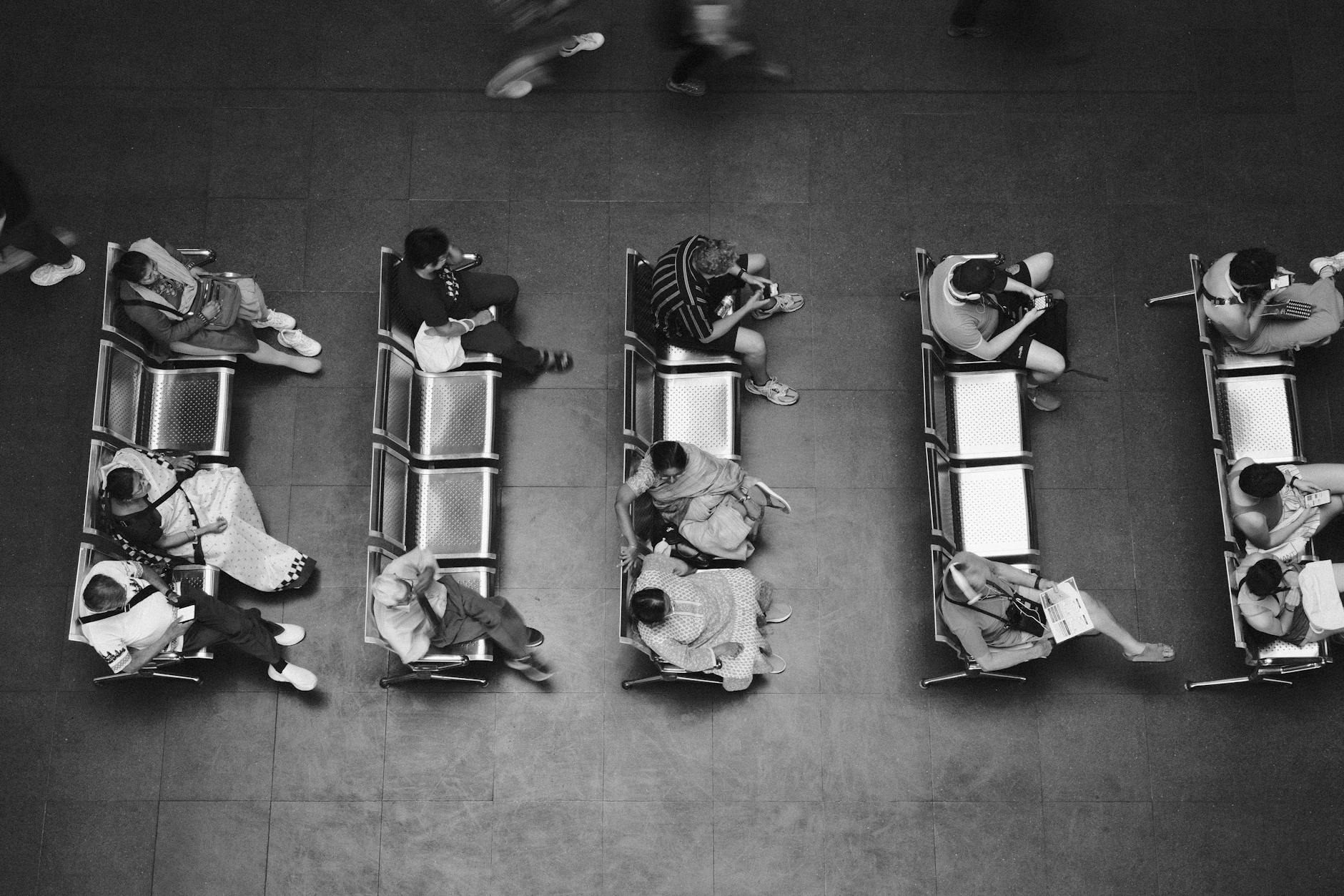 Miért érzed magad magányosnak egy zsúfolt szobában? A modern törzsi lét illúziója és a valódi közösség ereje